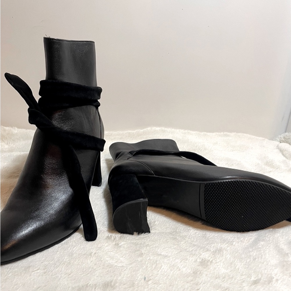 InFashion Black Leather Boots